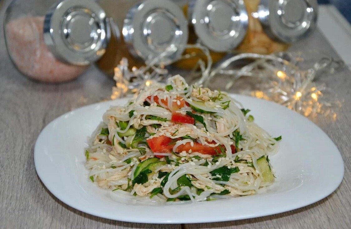 Салат с фунчозой и курицей🥗 | Кухня Мудрецов - рецепты, готовим дома! |  Дзен