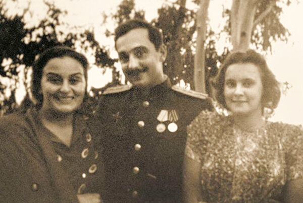 Серго Берия с мамой и женой