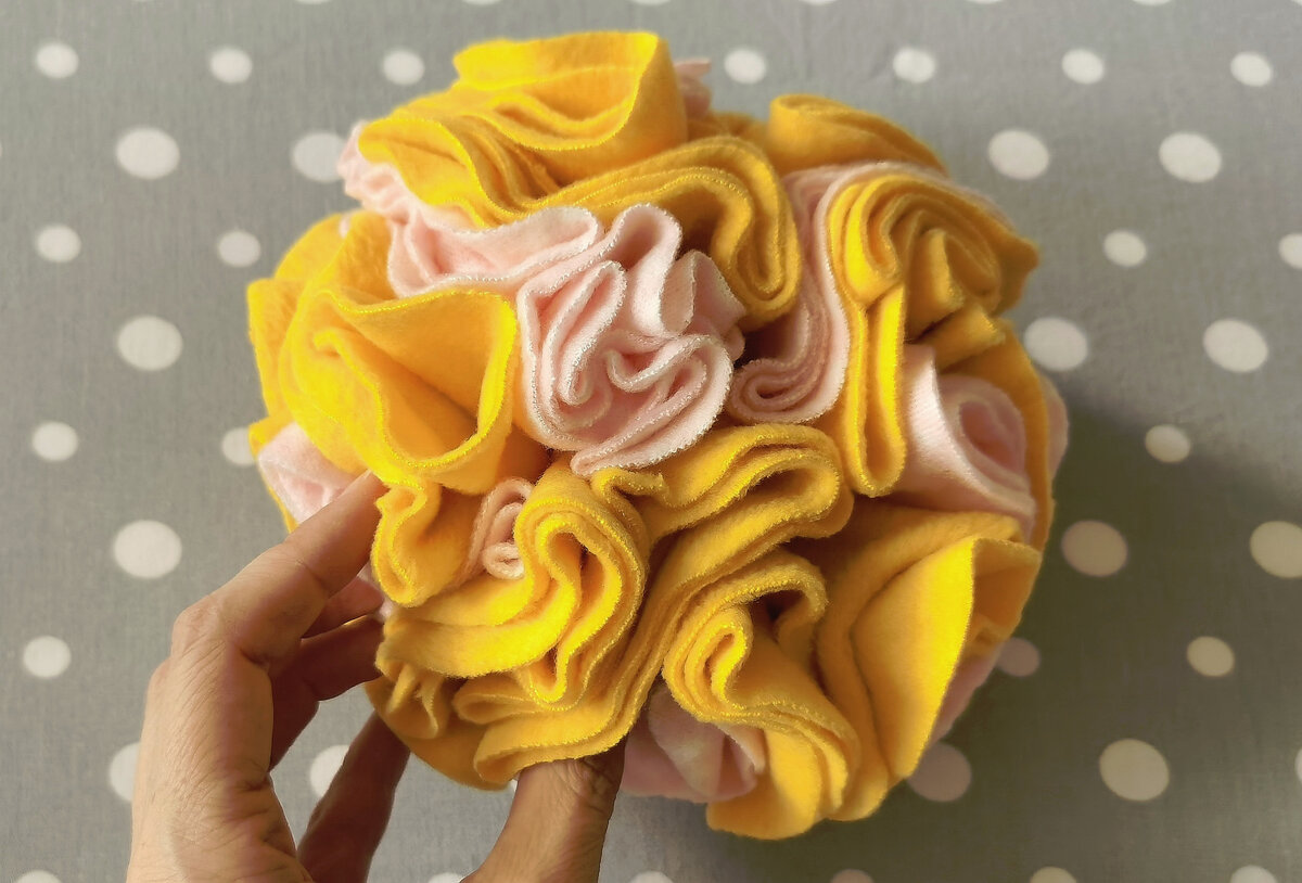 в кармашки можно закладывать вкусняшки