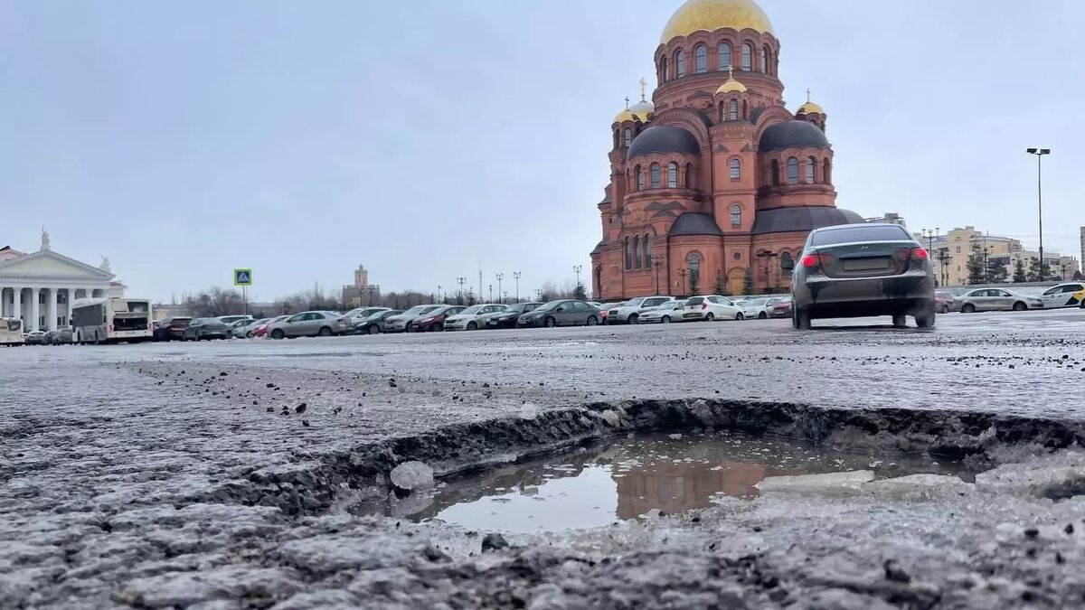     Сегодня, 26 февраля, на оперативном совещании губернатор Андрей Бочаров заявил о создании штаба по проведению ремонтно-восстановительных работ на дорогах в Волгоградской области.