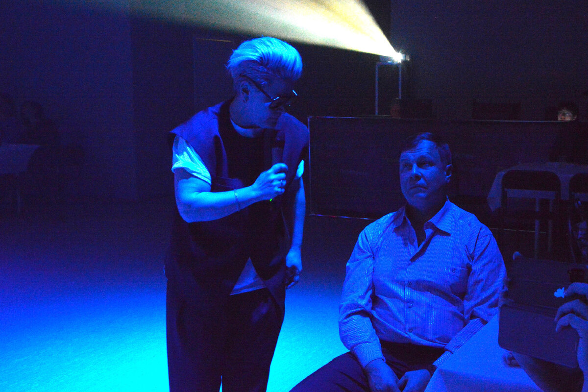 Ибица рейверы. Дискотека танцпол. Американская тусовка. Диджей в клубе. Толпа в клубе.