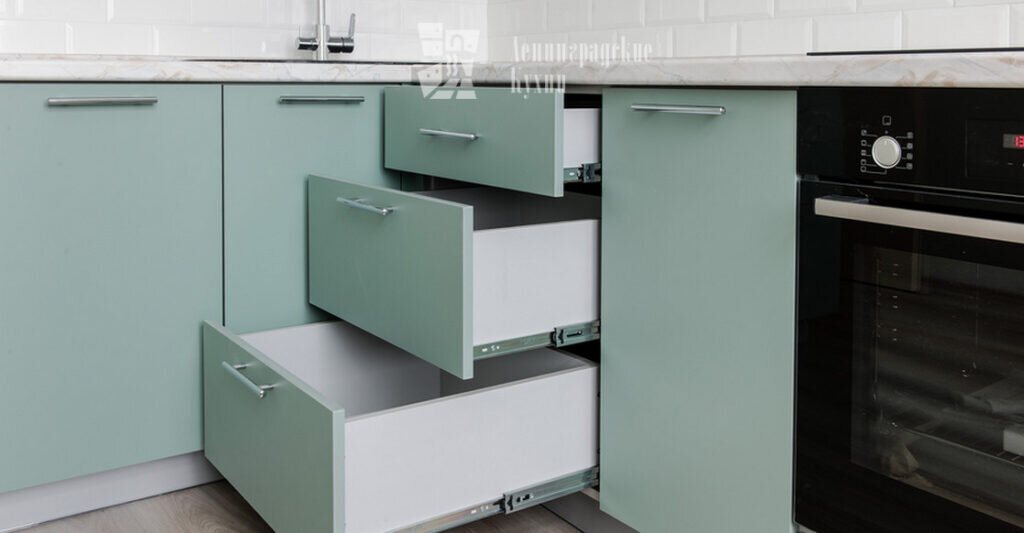 Стоит ли выбирать дорогую фурнитуру для кухни на заказ? | Ленинградские ...