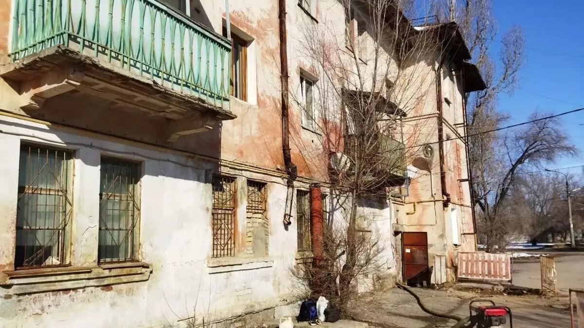     Мэрия сообщила о сносе двух расселённых домов в двух крайних районах Волгограда. Контракты с подрядчиком уже заключены.