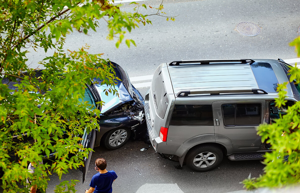 <a href="https://ru.freepik.com/free-photo/automobile-accident-on-street_6933260.htm#fromView=search&page=1&position=8&uuid=e2d27853-b174-43e9-b300-74ecd55de1db">Изображение от halayalex на Freepik</a>