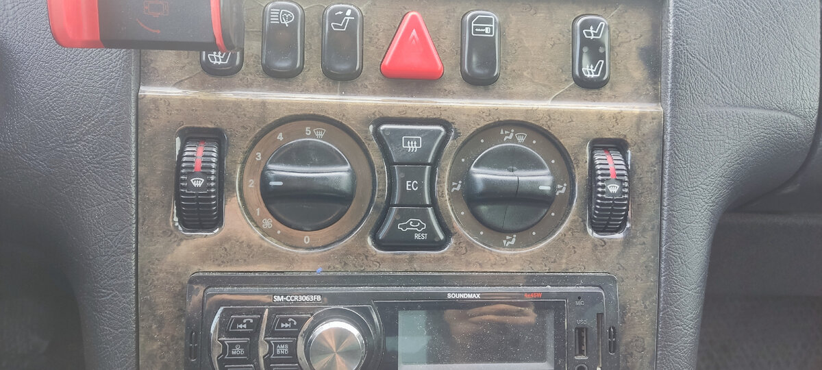 Крутилки снимаются очень просто, с небольшим усилием тянете на себя и они снимаются