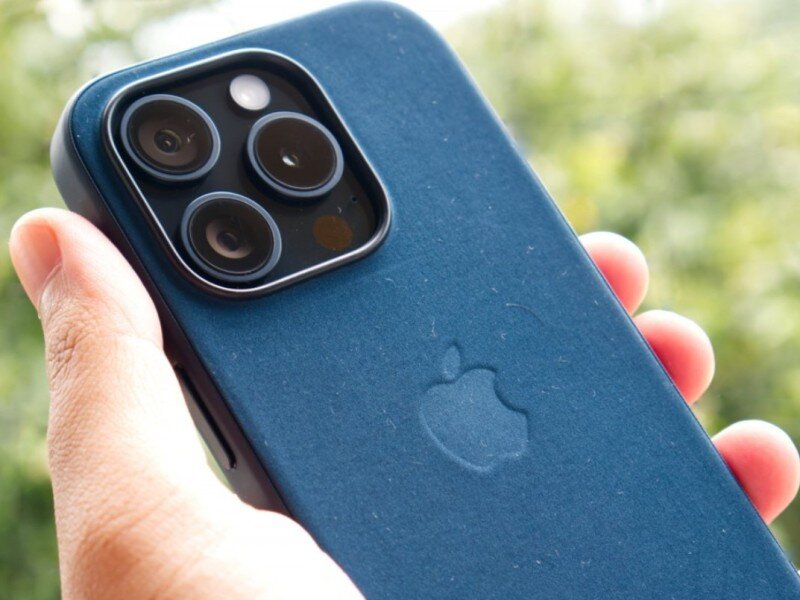 Экран после попадания воды. Индикатор попадания влаги iphone xi. Плата смартфона после воды. Айфон утонул. Разбитый айфон.