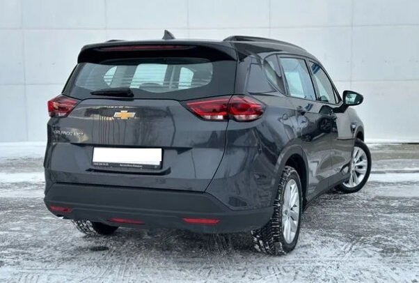 Многие автомобилисты России помнят Chevrolet Orlando, компактвэн продавался в нашей стране официально с 2011 по 2015 год.-2