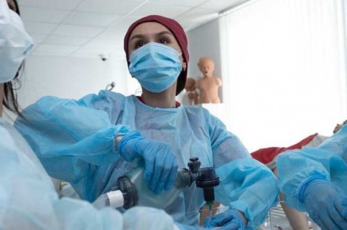    Елена мечтает стать акушером-гинекологом.