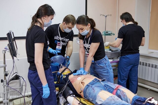    Елена состоит в команде Siberian help, которая проводит тренинги по оказанию первой помощи. Фото: Из личного архива Елены Крестниковой