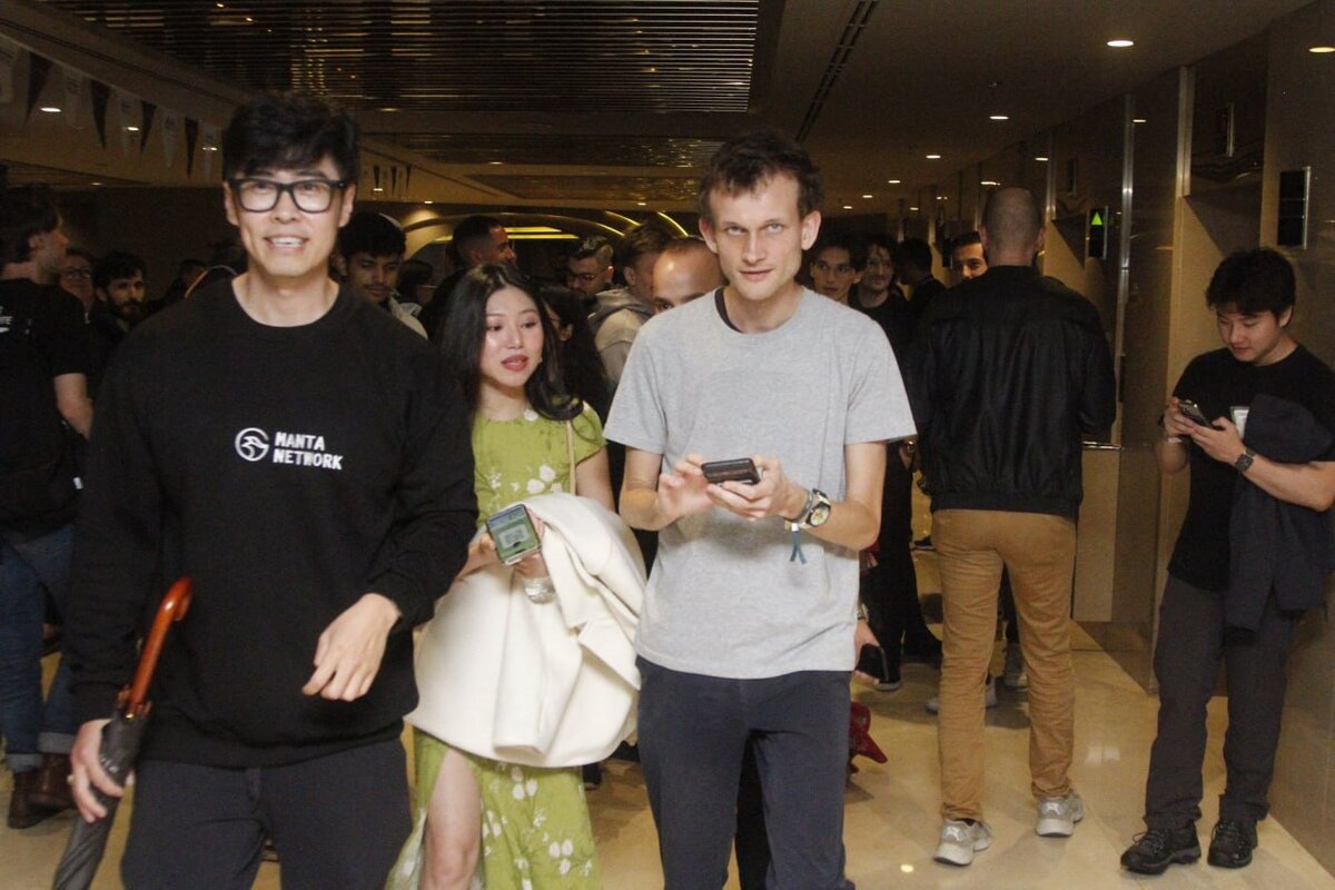 Кенни Ли (основатель Manta Network, на фото слева) с самим Виталиком Бутериным (создатель криптовалюты Ethereum)