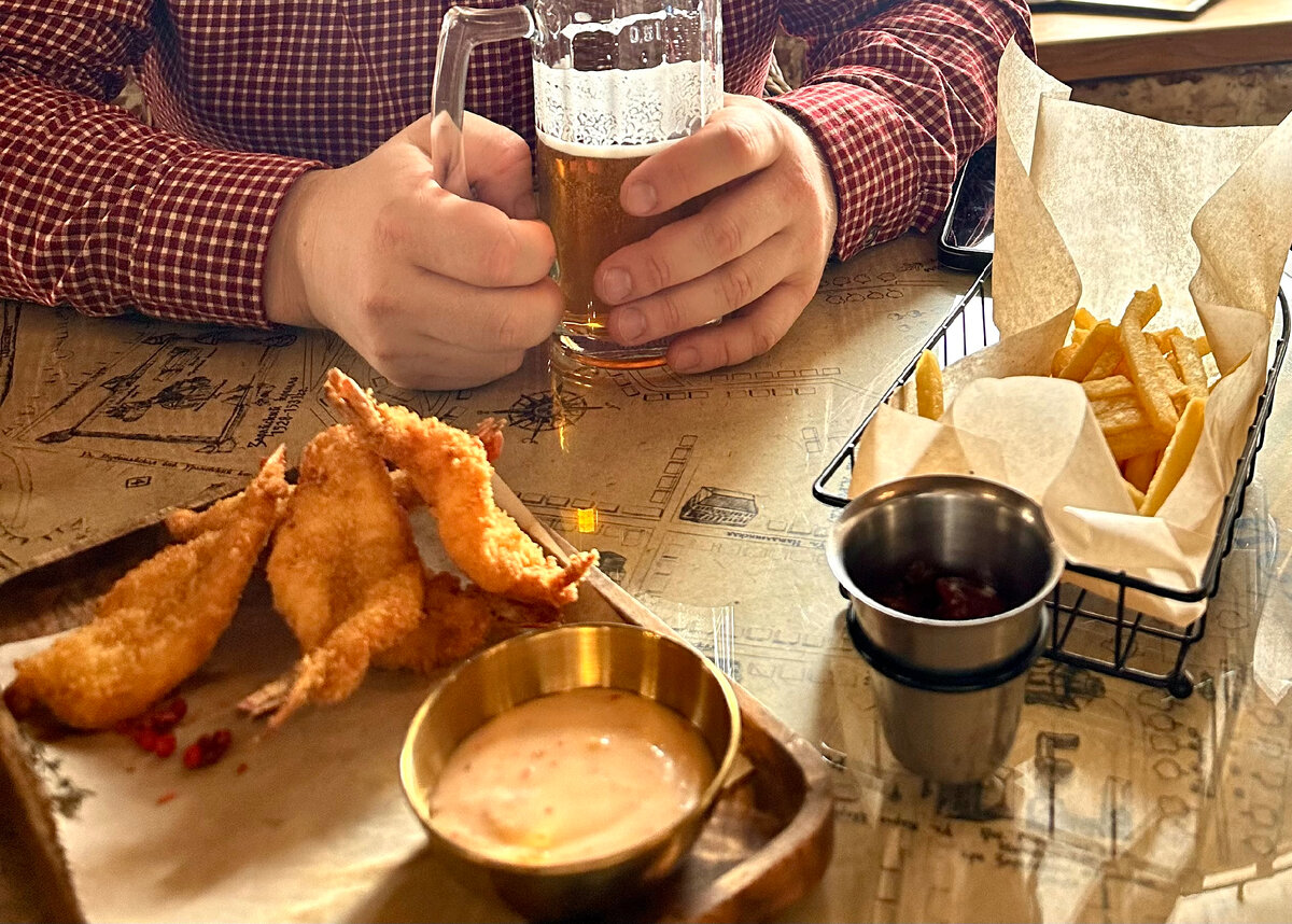 Ну пожалуйста. Ну принялся данилушко за тот камень. Сказы бажова. Пожалуйста мем. Хочу котенка.