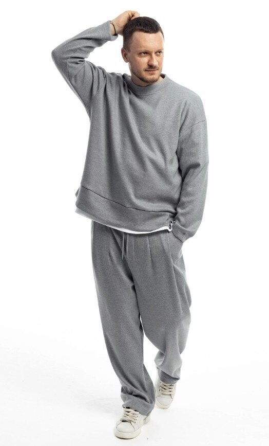 на фото автор, костюм из трикотажа Volkov.Brand