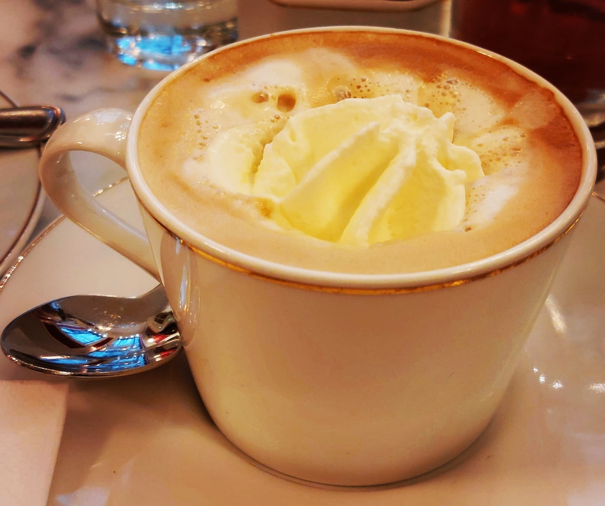 Кофе "Меланж" со взбитыми сливками 