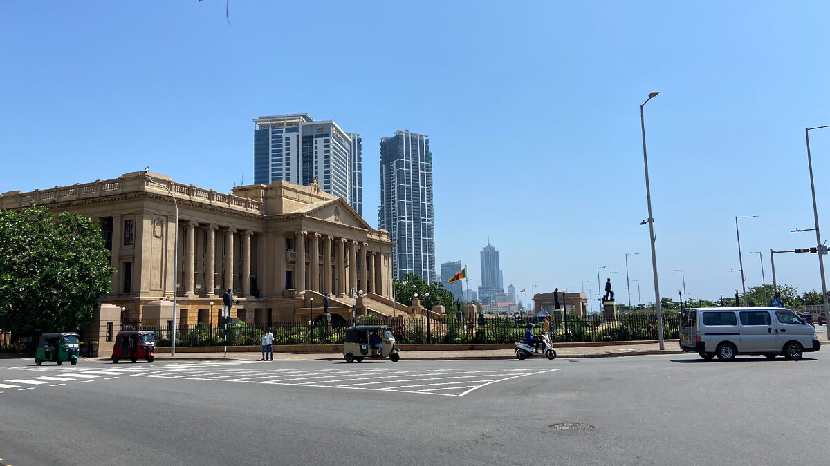 Здание старого парламента