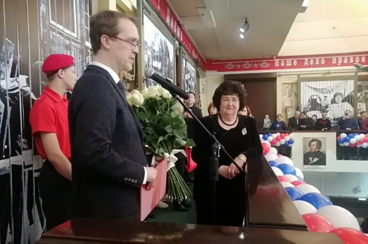    Министр культуры Красноярского края Аркадий Зинов и директор краеведческого музея Валентина Ярошевская.