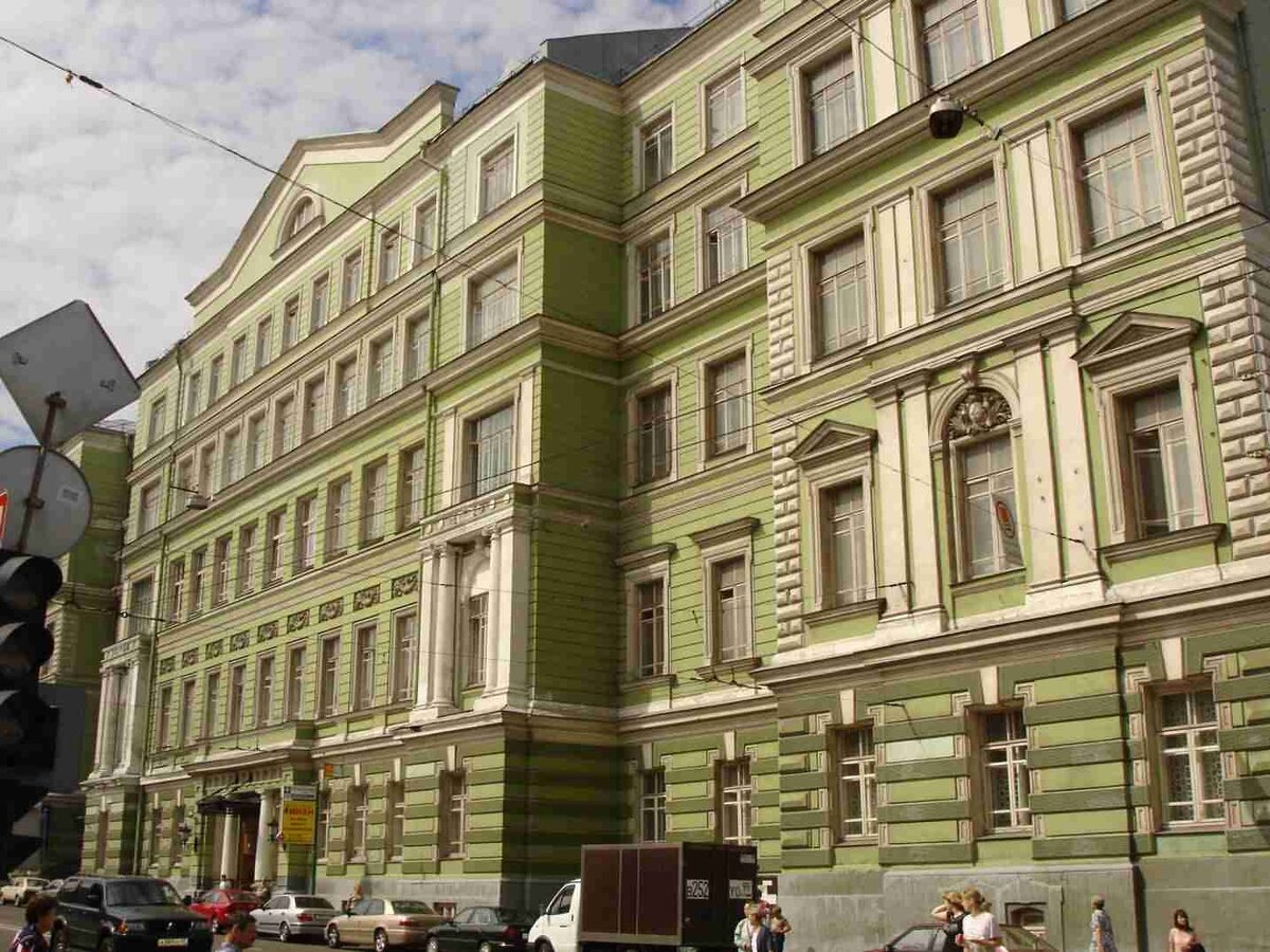 Дворец Куракина. Сейчас в лесах.