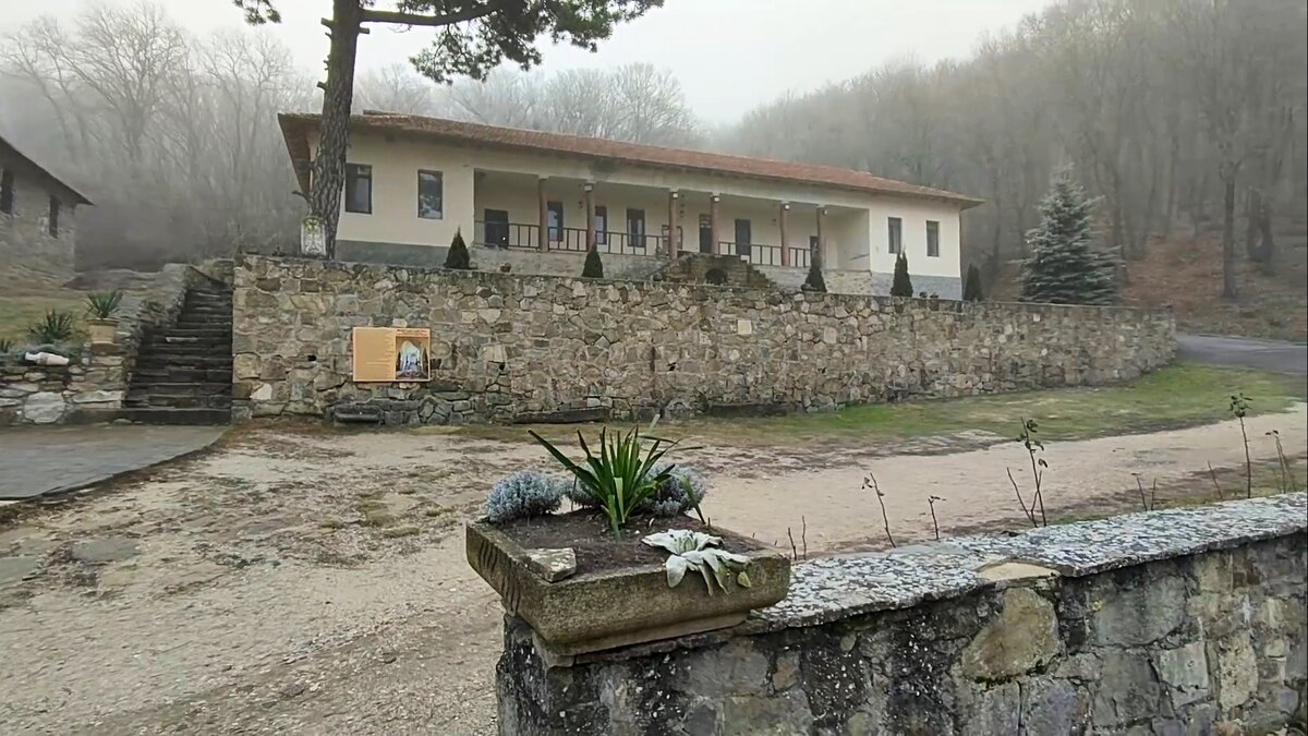 Армянски 2. Армения шуши новостройки. Хоровац армянский из овощей. Старая улица шуши. Церковь святого всеспасителя дербент.