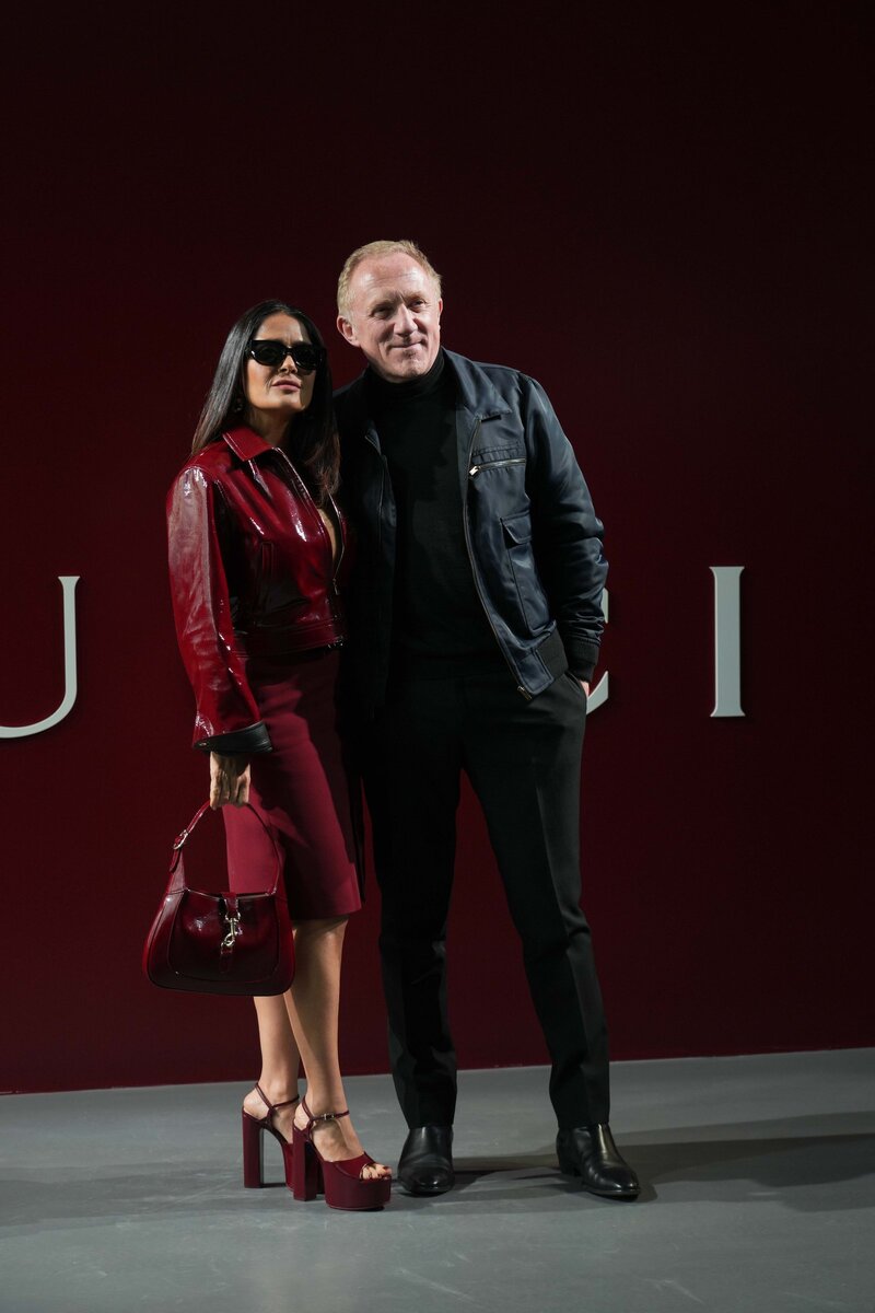    Сальма Хайек и Франсуа Анри-Пино на показе Gucci