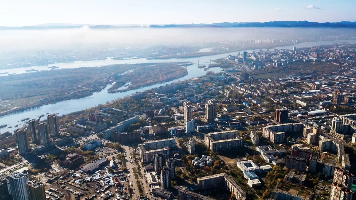     «Проспект Мира» продолжает рассказывать о причинах «черного неба» над Красноярском. Ранее мы уже поговорили с метеорологами и узнали, что за последние десять лет ветер стал дуть слабее. Одной из причин этого называли антропогенные факторы — например, застройка.