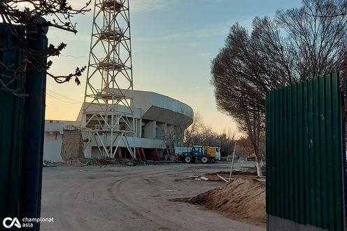 Снос стадиона в Бухаре. Фото из Telegrаm-канала "Новости футбола"