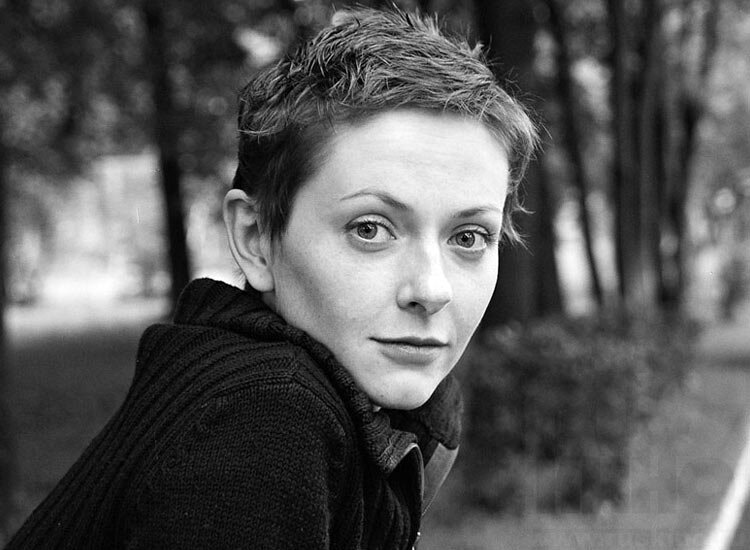 Какая в жизни актриса Юлия Марченко из сериала "ГДР", сыгравшая роль Хельги - ка