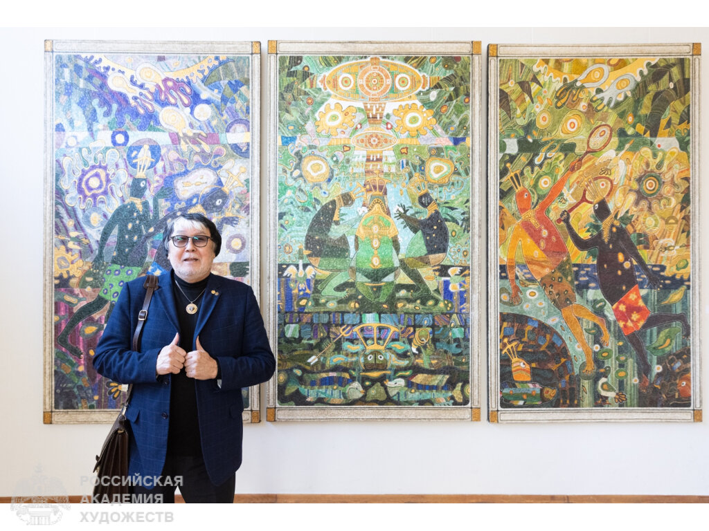 Дмитрий Санджиев на вернисаже персональной выставки в залах Российской академии художеств (Москва, Пречистенка, 21). Фото: Виктор Берёзкин, пресс-служба РАХ
