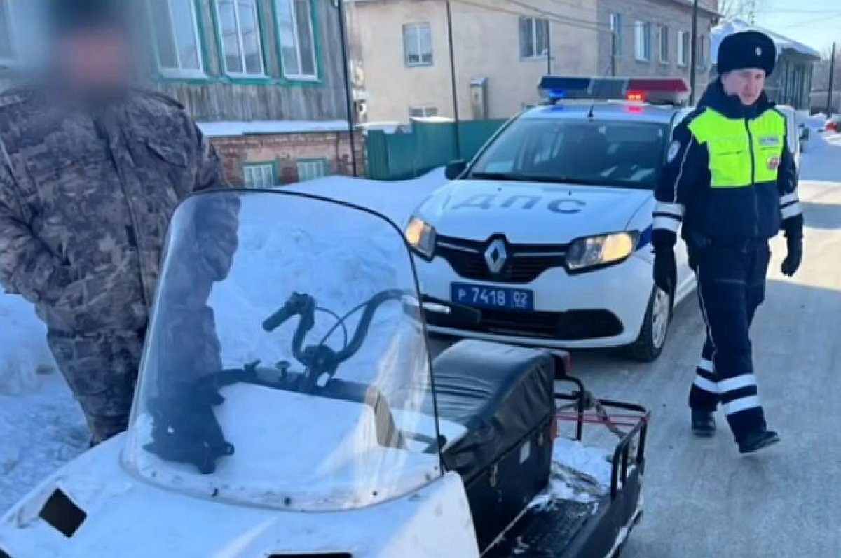    По улицам города Башкирии разъезжал пьяный водитель на снегоходе