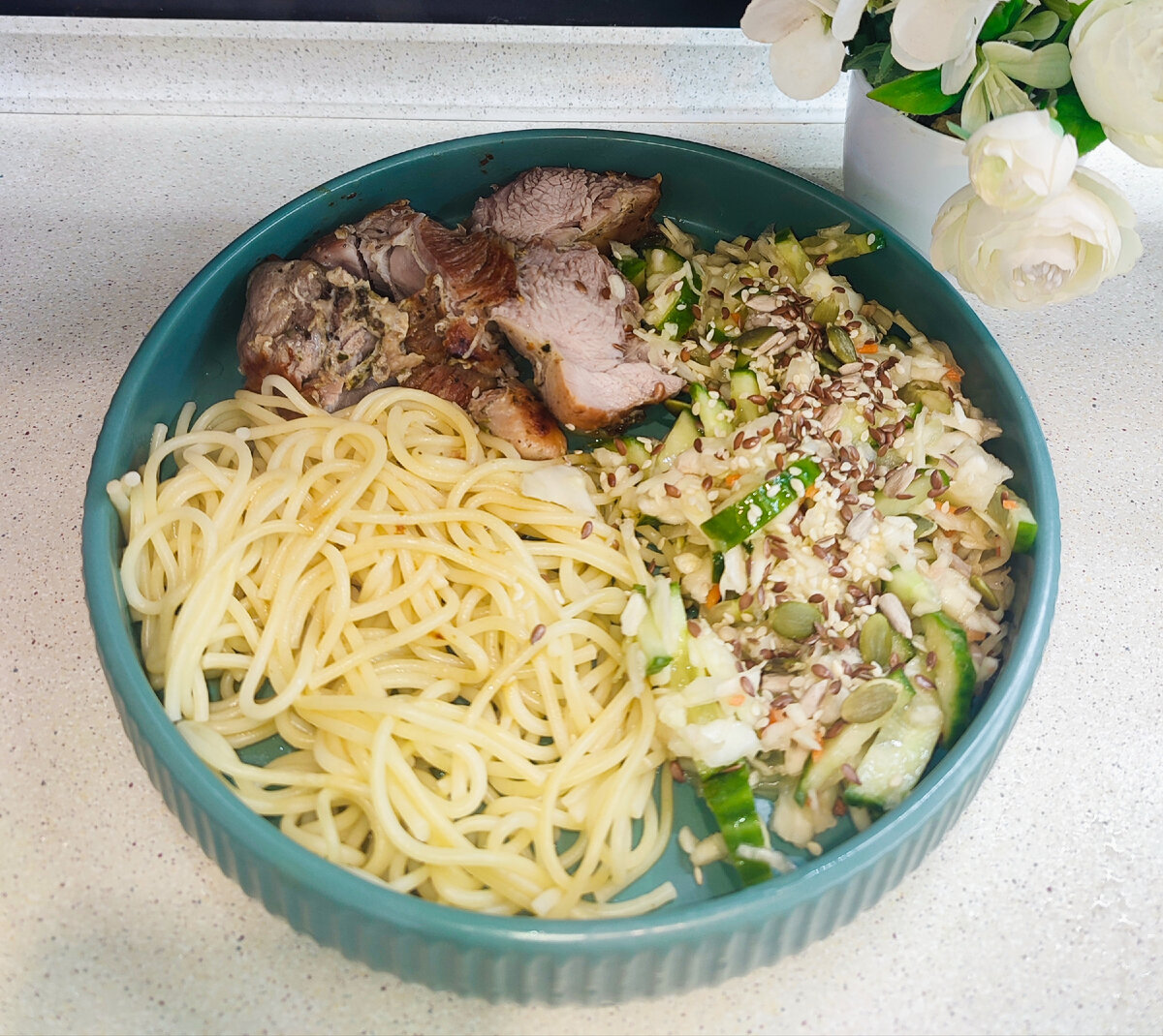 я всегда занят. тому некогда зарабатывать деньги. смешные афоризмы. открытки как работается прикольные. работа есть жить некогда.