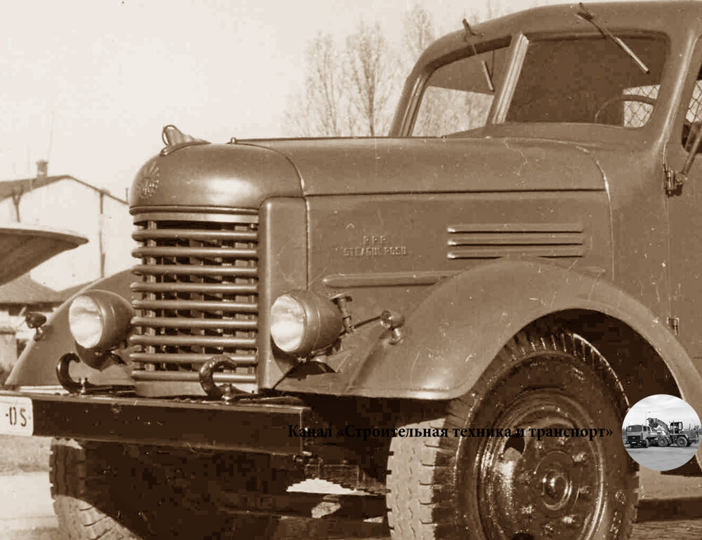 На боковине капота грузовика SR 101 видна выштамповка Steagul Rosu (Стягул Рошу – Красное знамя), а оригинальную облицовку радиатора украшает эмблема в виде развевающегося знамени