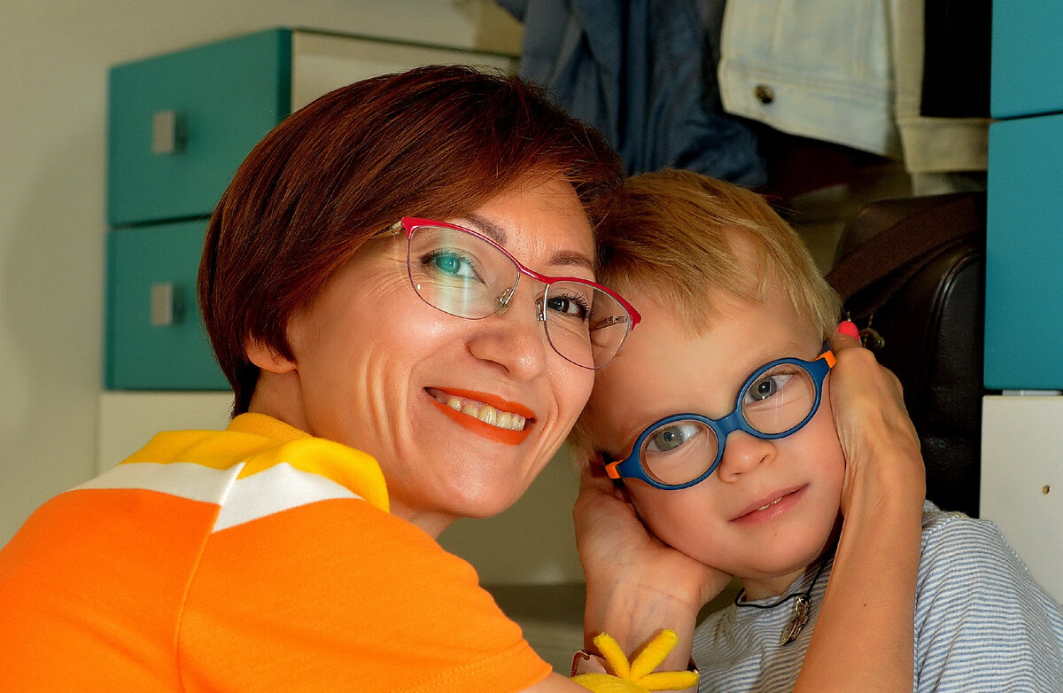 Елена Петрова — тифлопедагог, один из немногих в России, кто получил образование в сфере работы с незрячими детьми в Европе, и один из самых востребованных консультантов для семей с незрячими детьми в-2