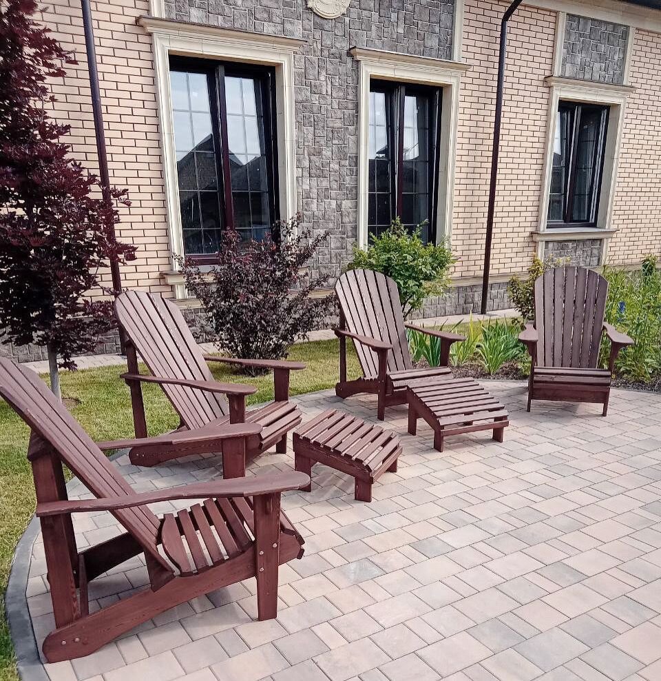 Фото кресел Адирондак из лиственницы с подставками для ног