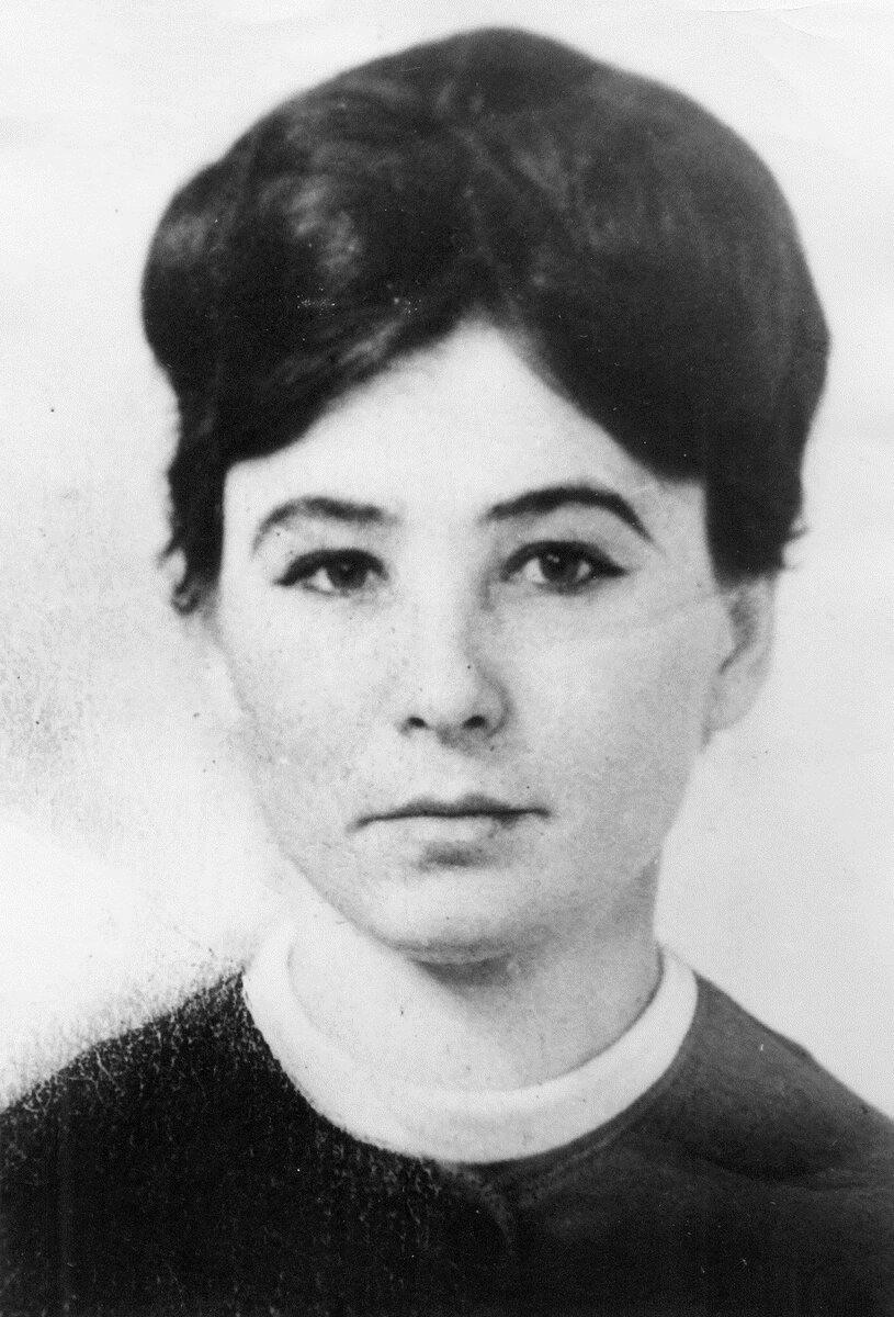 Иванова Людмила Николаевна - старший инженер отдела технического образования КАМАЗа (октябрь 1970 – ноябрь 1995).