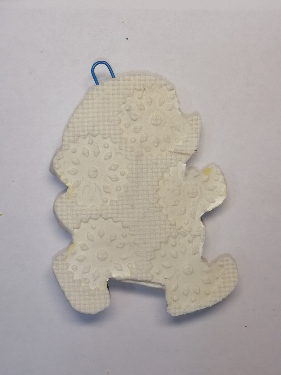 Здесь фото ежика, обратная сторона которго мне не понравилась и я решила ее выровнять. 