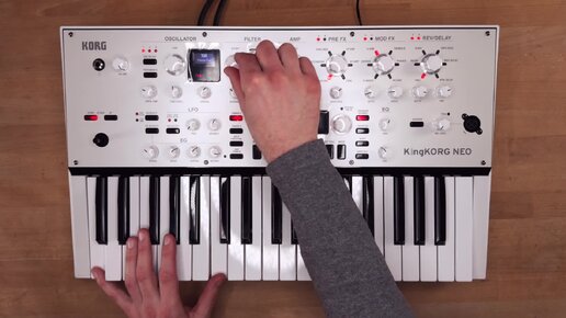 Korg KingKorg Neo видит, что недооцененный виртуальный аналоговый синтезатор 2013 года получает косметическое обновление.