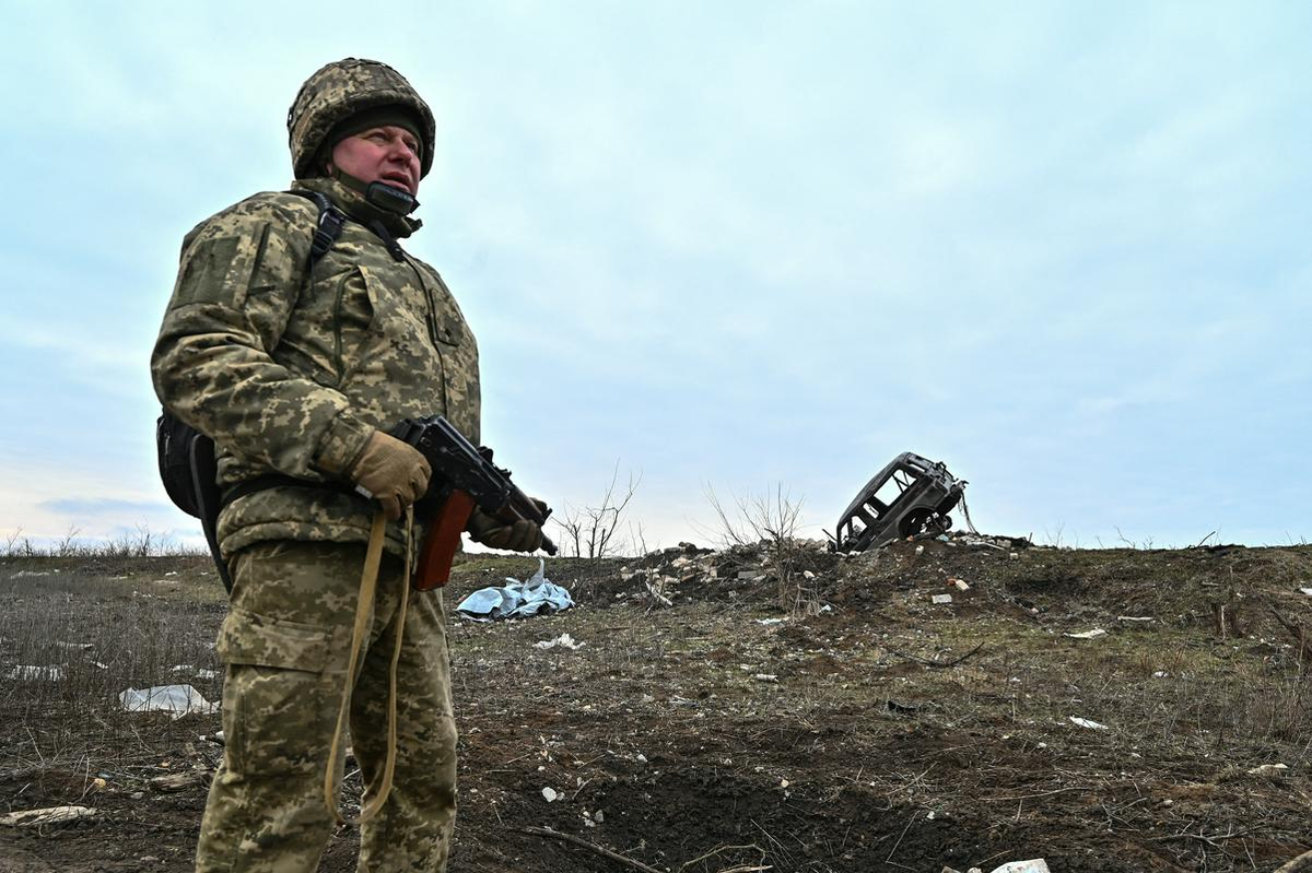 Украинские солдаты измотаны после двух лет боев, им также не хватает оружия и боеприпасов. Фото: Рейтер 