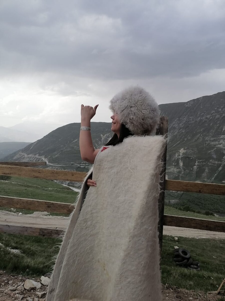 Папаха и кавказская бурка