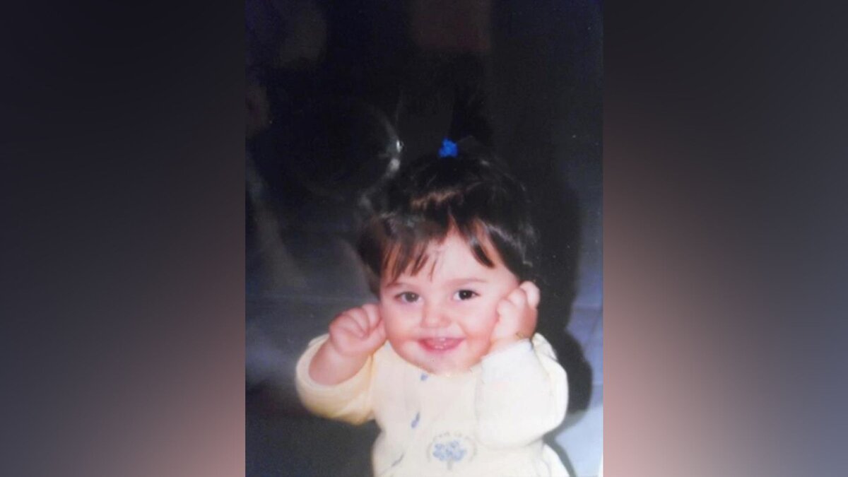    Джансу Дере в детстве