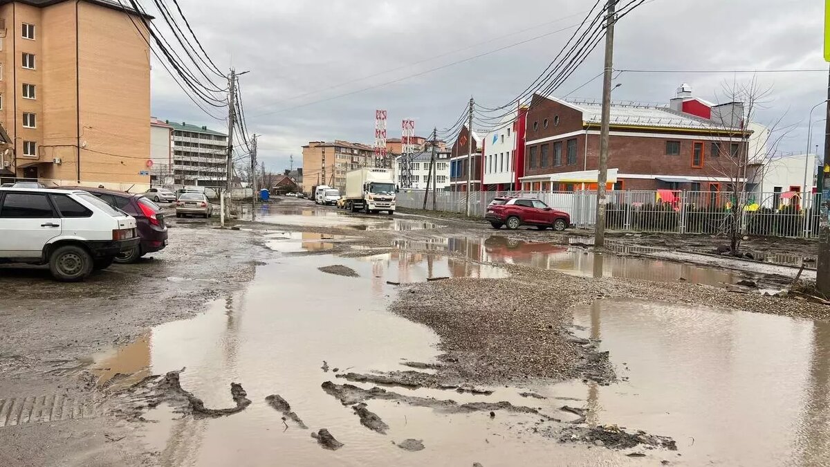 Как лучше организовать отвод воды с дороги перед участком