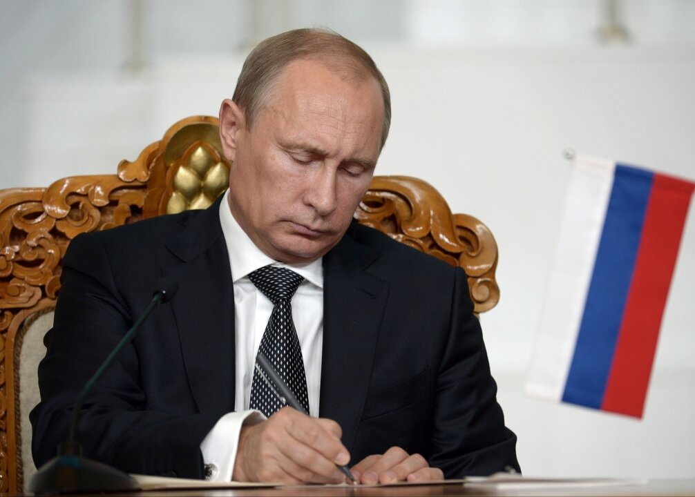    Путин подписал указ о создании Московского и Ленинградского военных округов