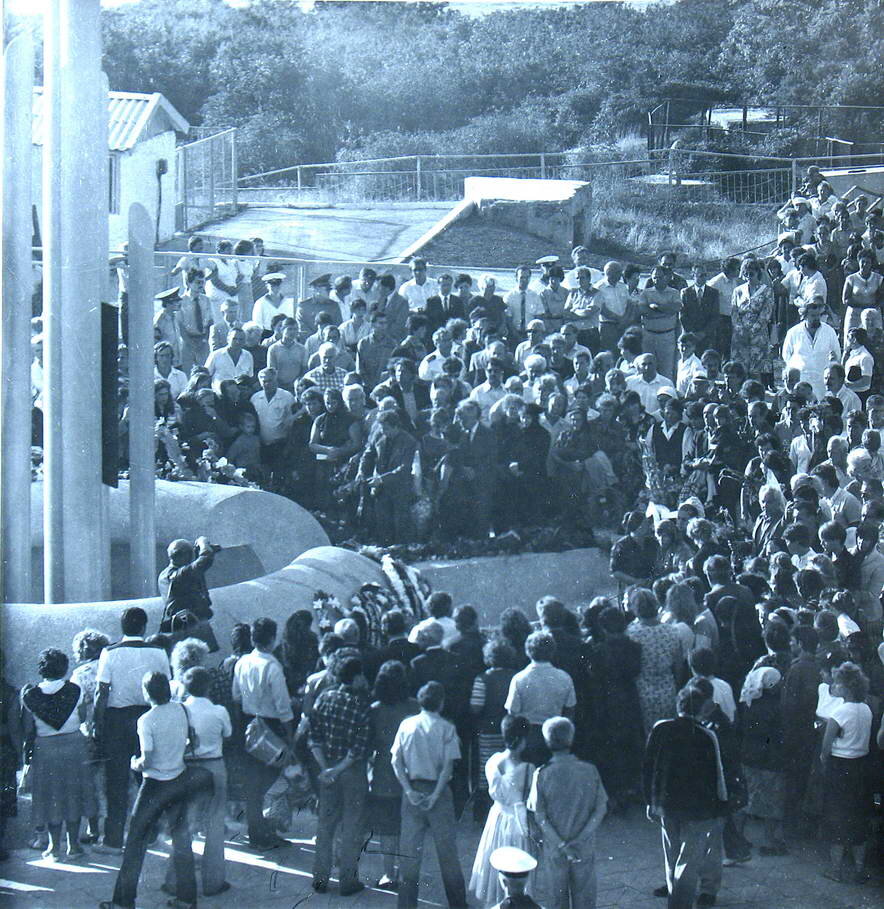 У памятного знака. Кабардинка, 1987 г.