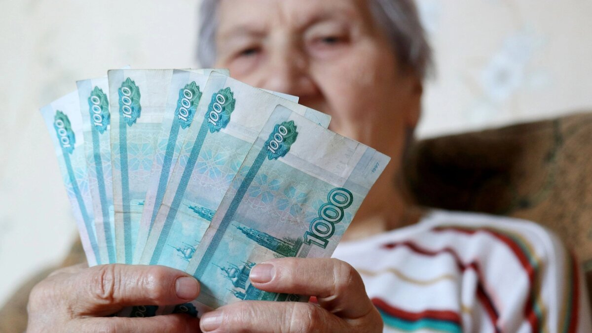 Ежемесячная денежная выплата. Выплаты инвалидам с 1 февраля 2024 года. Размер пенсии по инвалидности 2 гр инвалидов с детства. Индексация социальных выплат в 2023 году. Период дохода для универсального пособия.