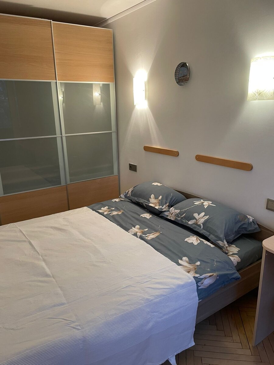 спальня  в посуточной квартина на пр. Андропова. Комплект из синтетики.