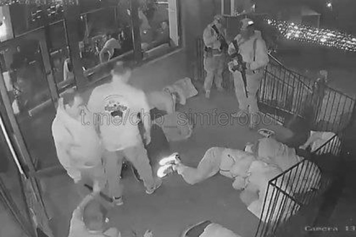    Военные стреляли в воздух.
