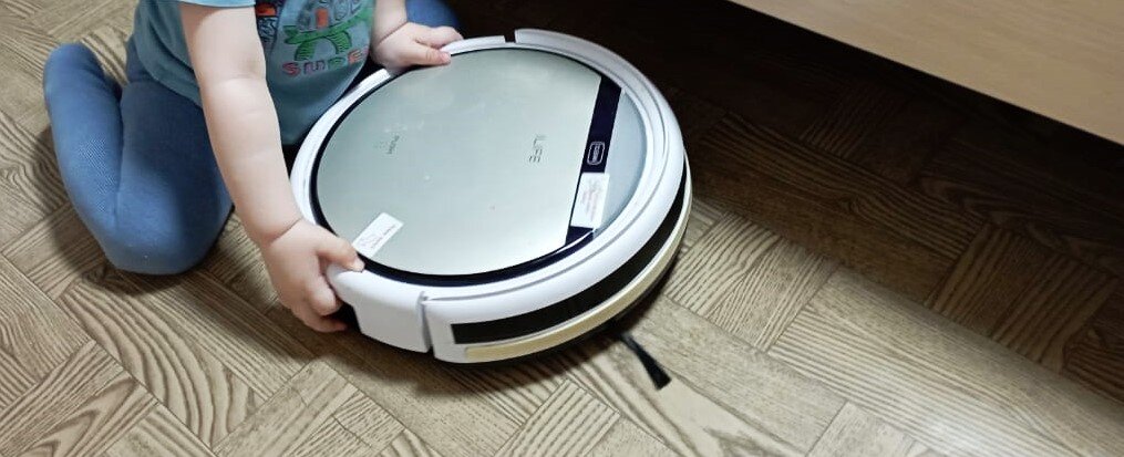 "А вот здесь ты пыль не замееетил!"