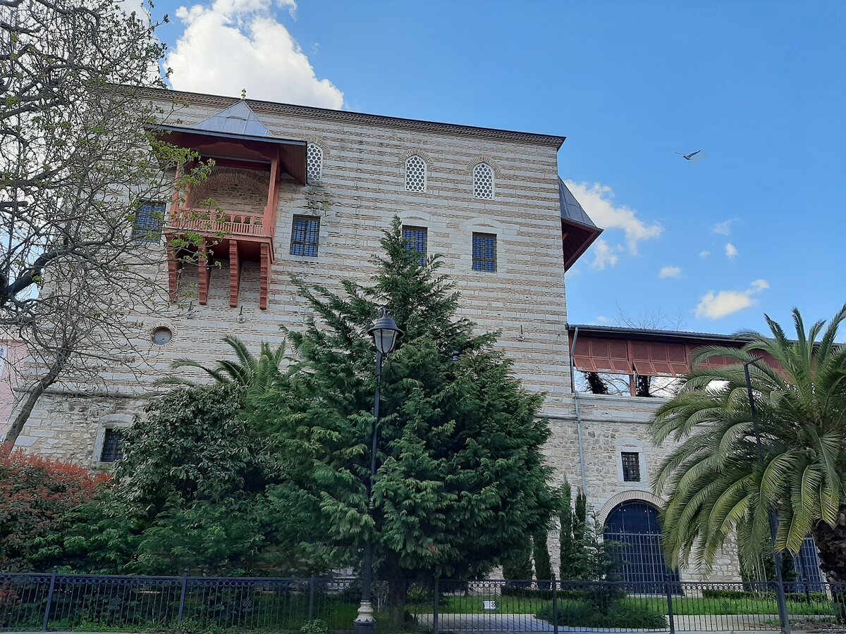 Дом ибрагима паши в стамбуле. Музей исламского искусства стамбул. Дворец ибрагима-паши стамбул реальные. Дворец ибрагима паши. Музей турецкого и исламского искусства в стамбуле.