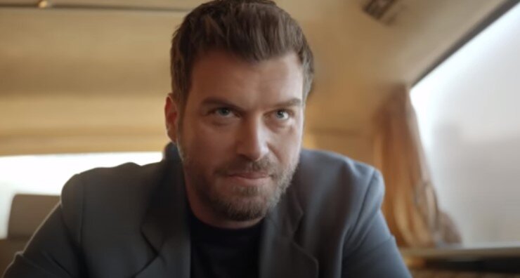 Здесь и далее - кадры из сериала "Семья"