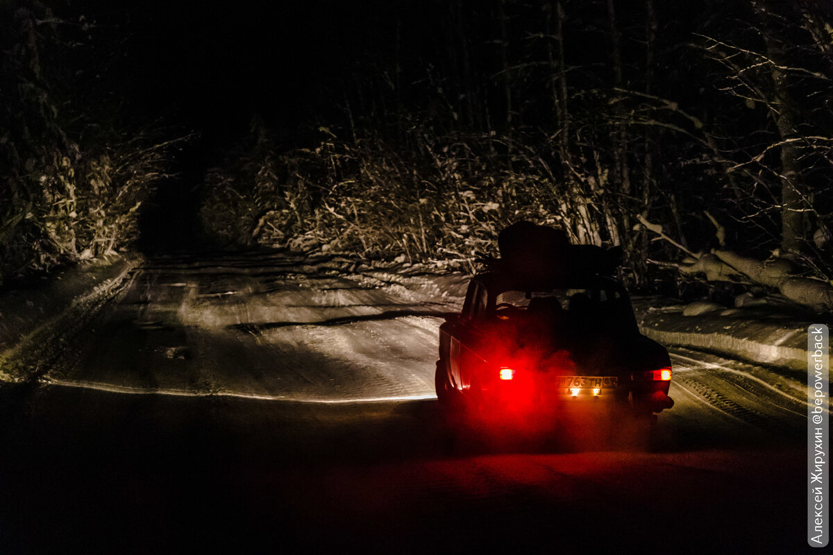 Четырех полосная дорога. Через узнай дорога. Разделительная полоса дороги. Через узнай дорога. Р176 автодорога.