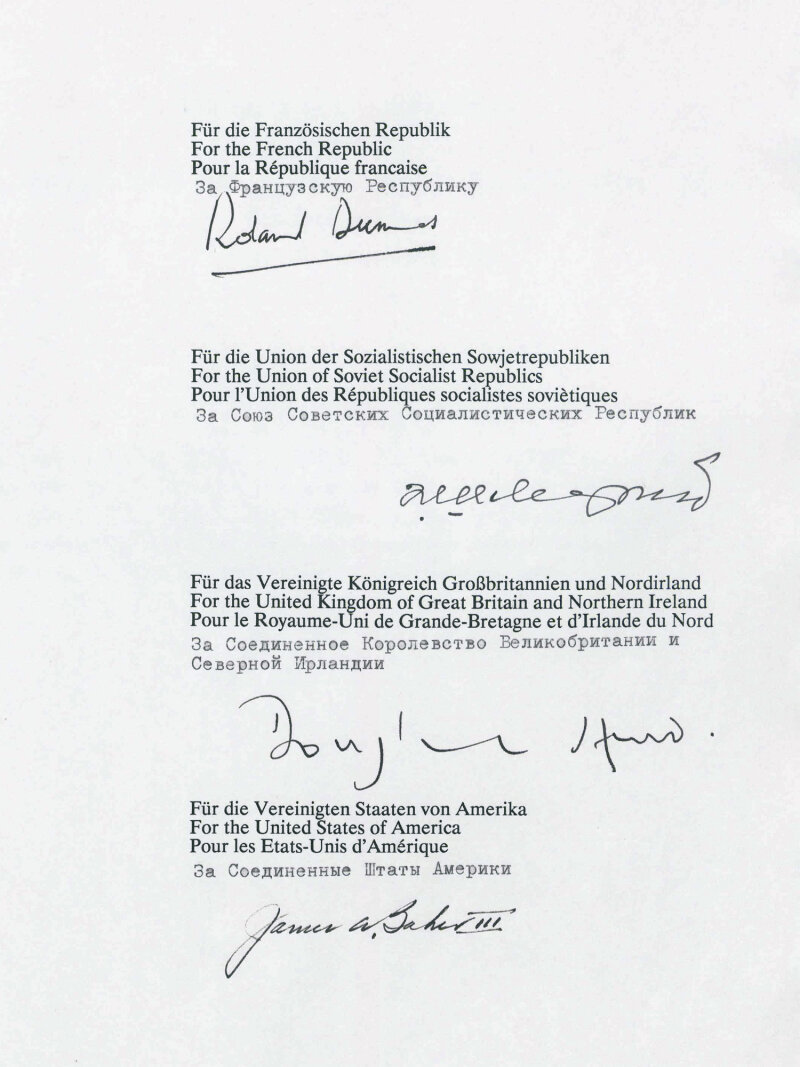    Фото: Roland Dumas, Eduard Shevardnadze, Douglas Hurd, James Baker. http://www.auswaertiges-amt.de/cae/servlet/contentblob/373160/publicationFile/153328/ZweiPlusVierVertrag.pdf, Общественное достояние, https://commons.wikimedia.org/w/index.php?curid=41987114