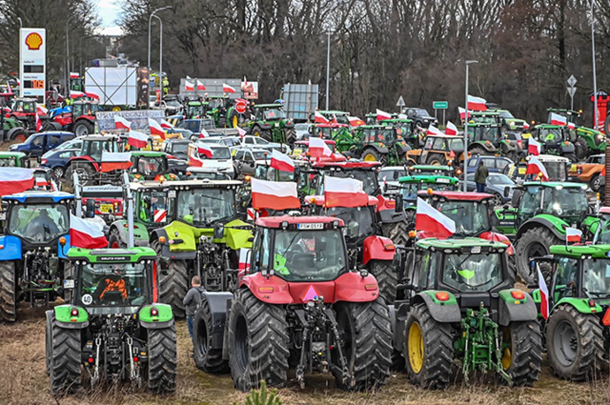    В Польше фермеры засыпали гвоздями дорогу у погранпереезда с Украиной