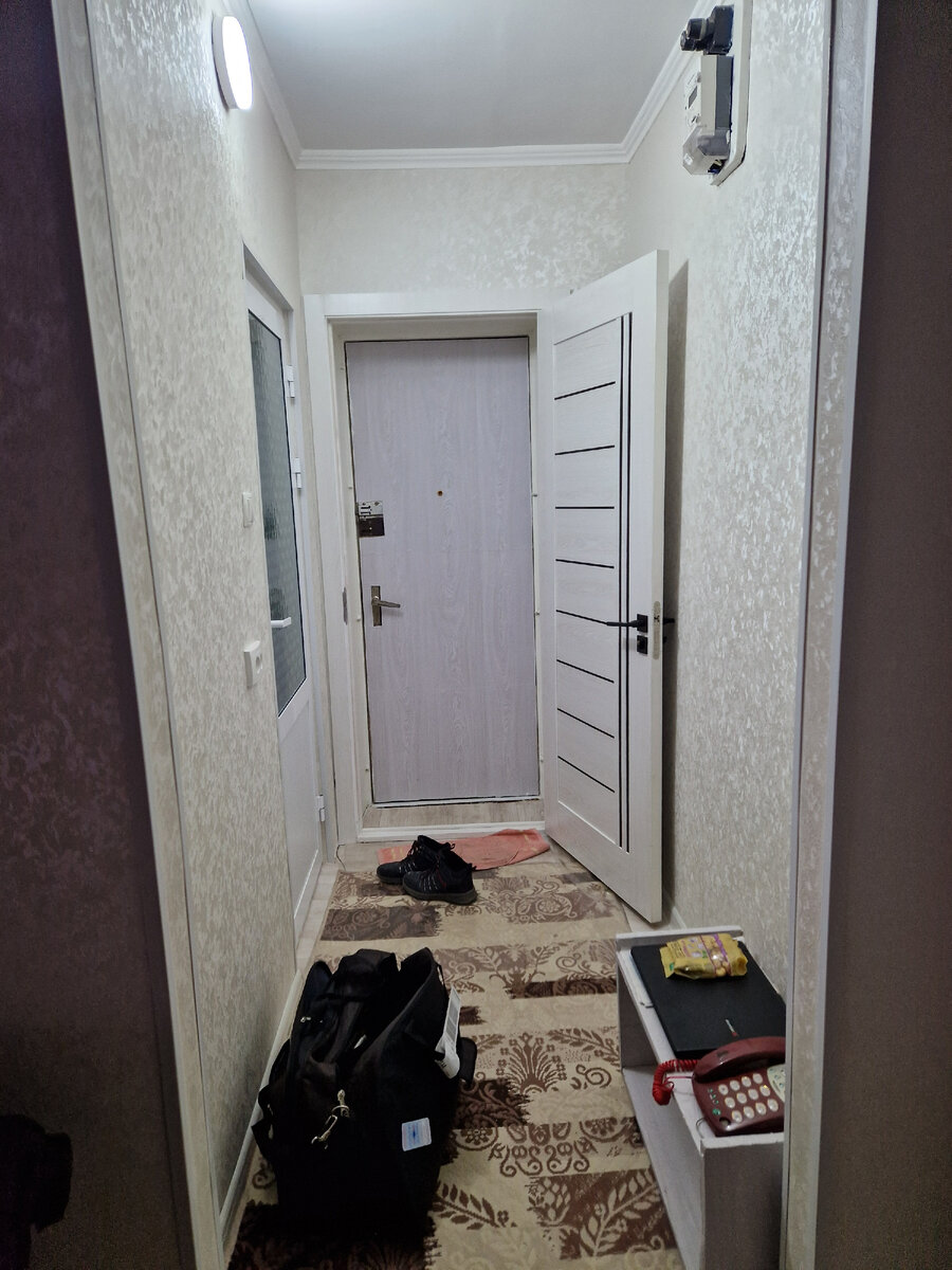   Руководство, отправившее меня в такую даль, сняло мне квартиру в центре Ташкента. Ну почти в центре. Раньше это была далекая окраина, полная махалей (это старые многоквартирные дома со своим двором.-2
